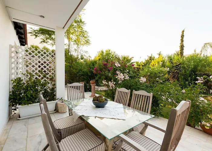 Nicole's Garden Villa *