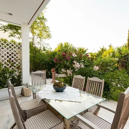 Nicole's Garden Villa *