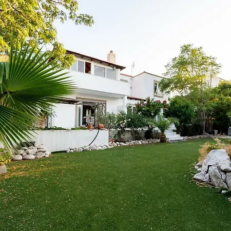 Nicole's Garden Villa *