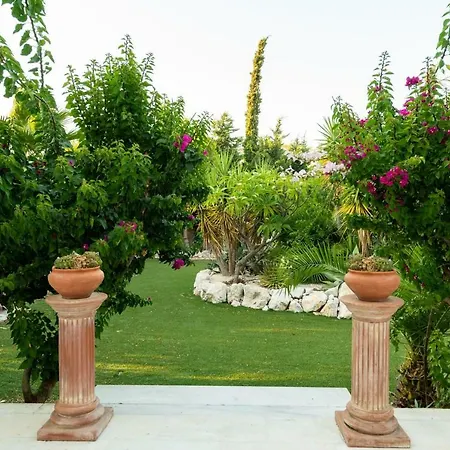 Nicole's Garden 빌라 Kallithéa