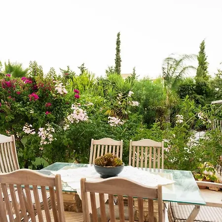 Nicole's Garden فيلة Kallithéa